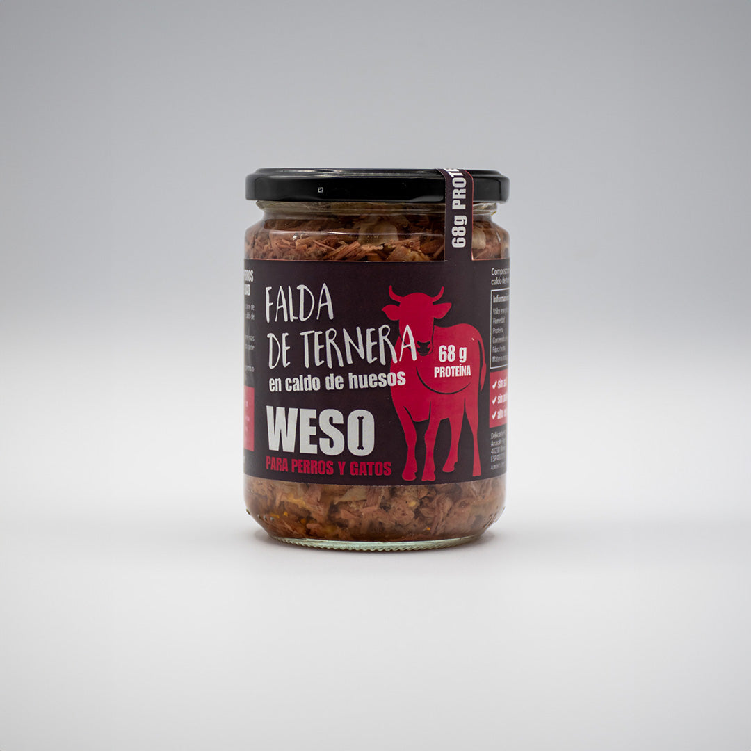 Caldo de huesos de ternera con falda desmenuzada