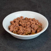 Lata de comida húmeda para gato de carne de aves de corral y salmón natural